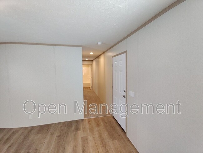 Building Photo - 24 Erin Ln