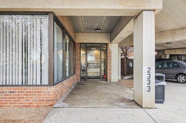 Building Photo - 2333 N Neva Ave
