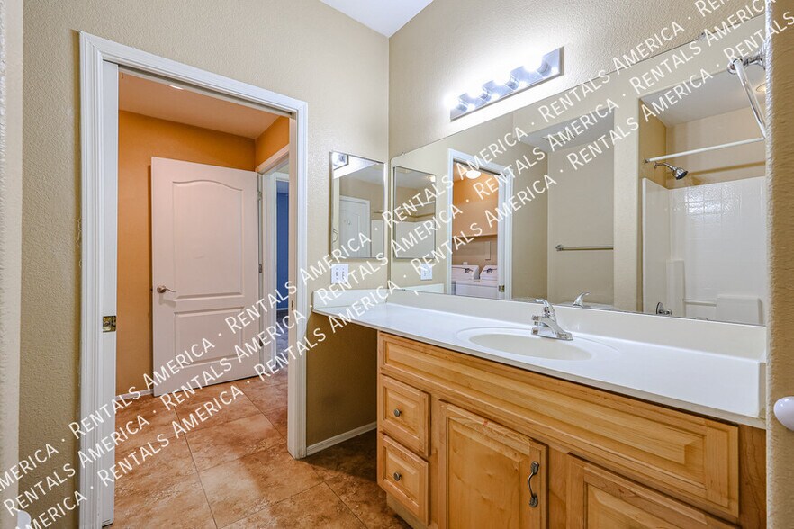 Building Photo - 2929 W Yorkshire Dr