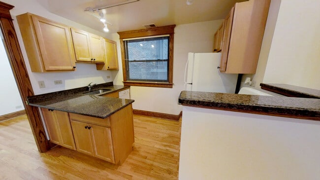 Building Photo - 1139 W Webster Ave