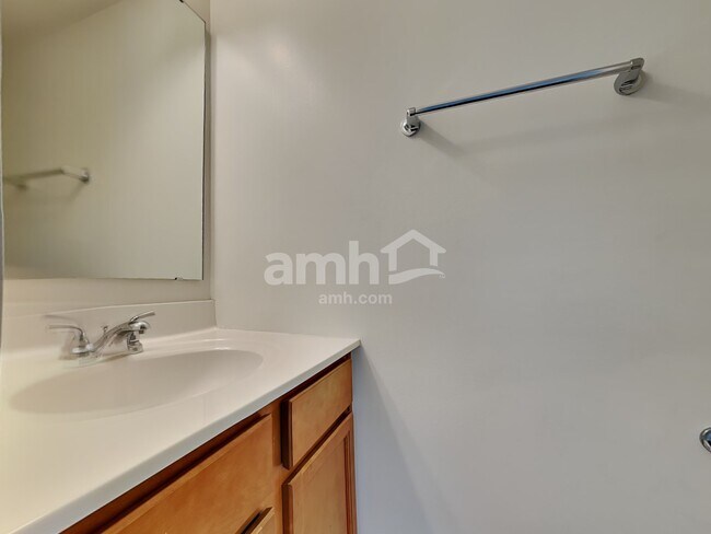 Building Photo - 6718 Waverly Park