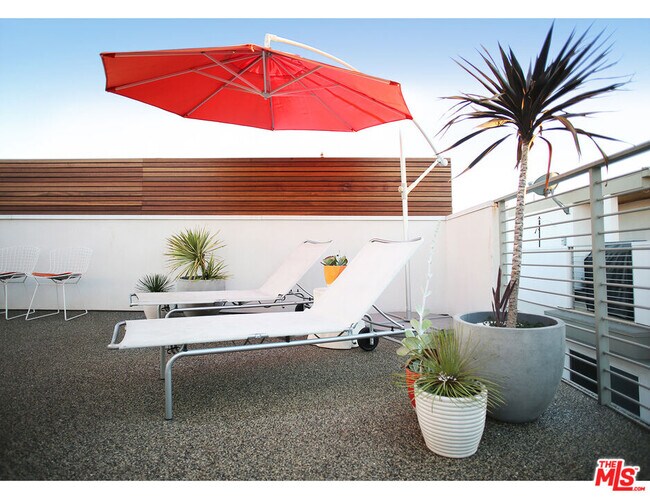 Building Photo - 1211 N Garbo Ln