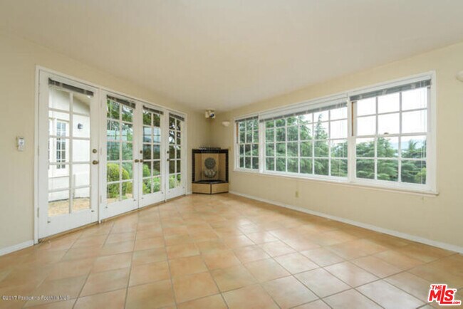 Building Photo - 5249 Escalante Dr