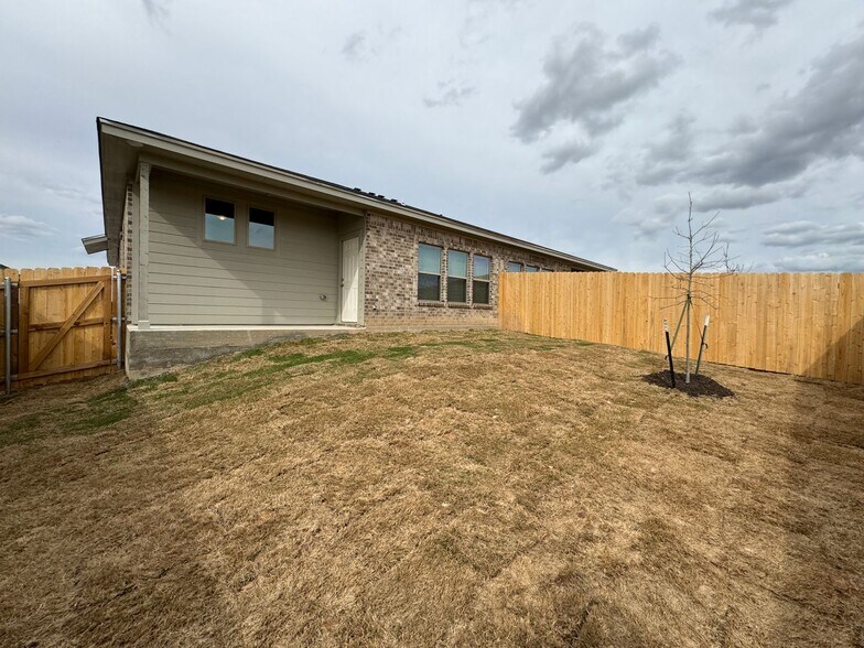 Building Photo - 5403 Rose Gdn Lp