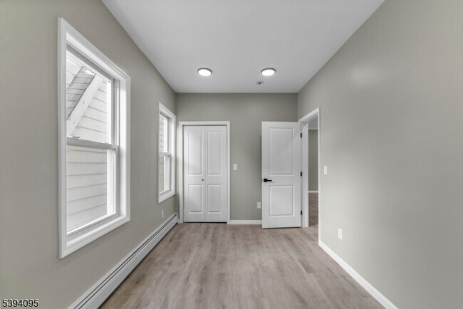 Building Photo - 1033 E 23rd St