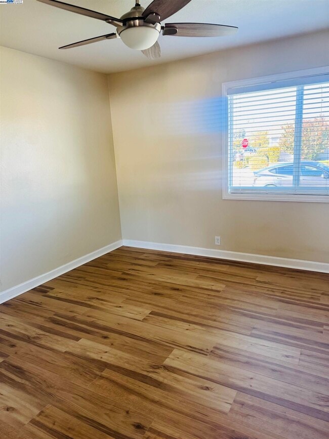 Building Photo - 8320 Davona Dr