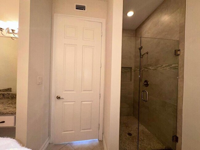 Building Photo - 10320 SW Stephanie Way