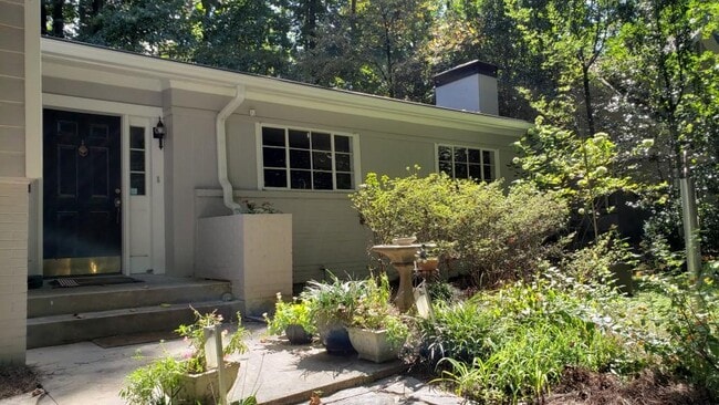 Building Photo - 3857 Land O Lakes Dr NE