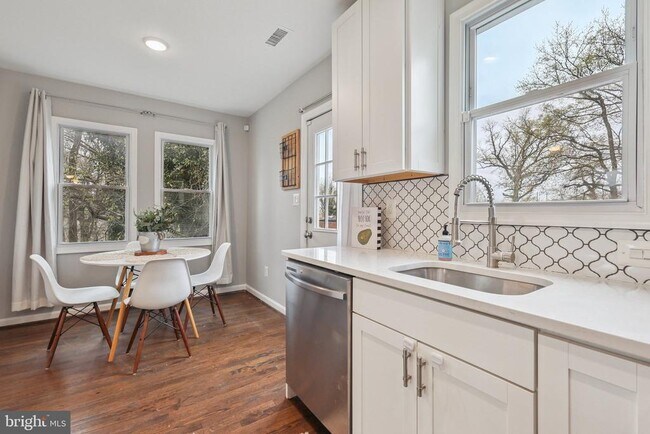 Building Photo - 1404 Beaver Heights Ln