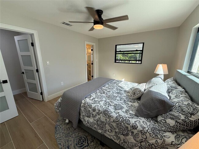 Building Photo - 808 25th Ave W