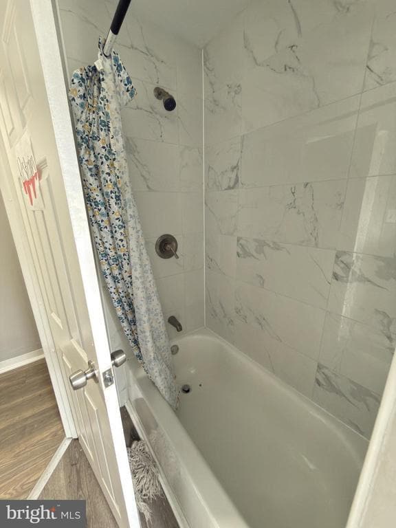 Building Photo - 249 E Oak St