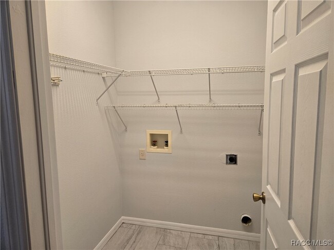 Building Photo - 2846 N Kittery Point