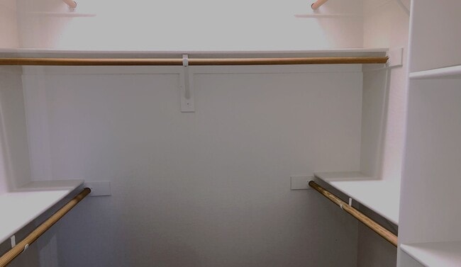 Building Photo - 3+2 Stylish and comfortable place to call home!