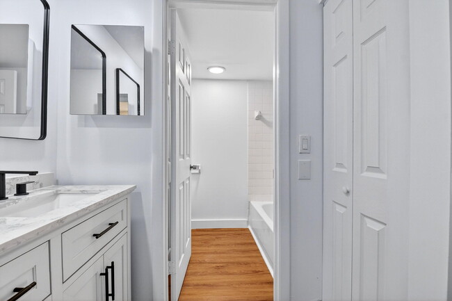 Building Photo - 198 Lake Arbor Dr