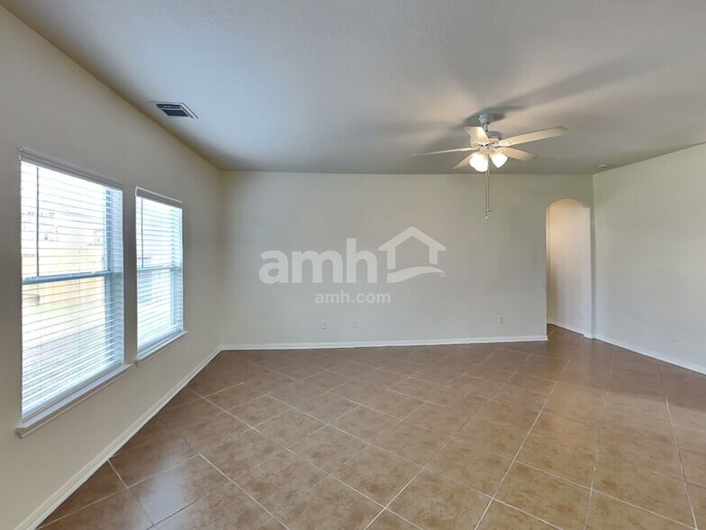 Building Photo - 1052 Shadow Glenn Dr
