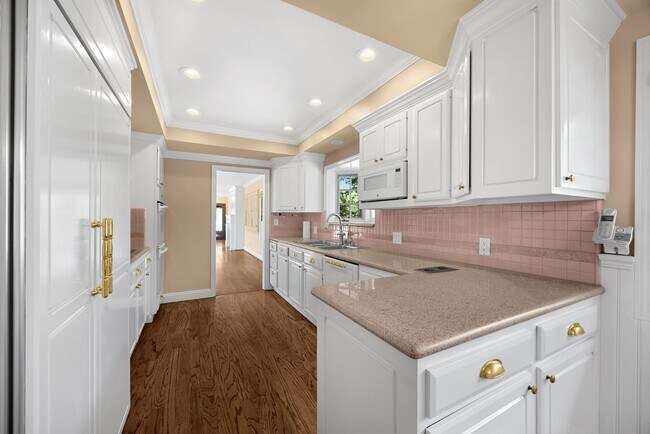 Building Photo - Charming La Habra Heights Home with Scenic Views – 2 Bed, 2 Bath