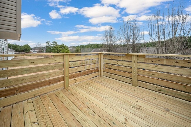Building Photo - 390 Woodland Cir