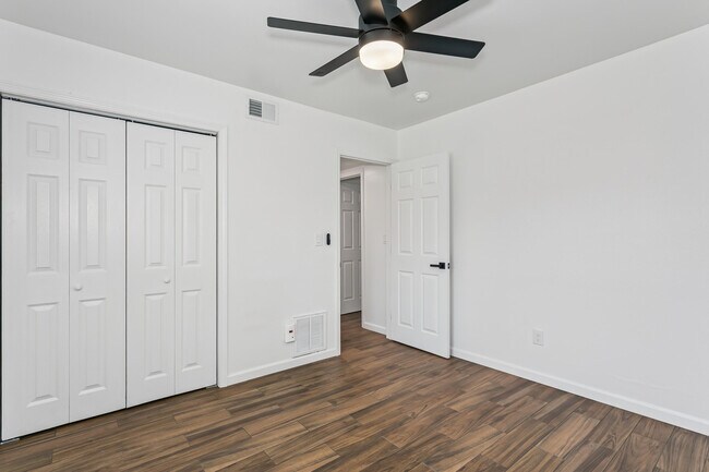 Building Photo - 470 Brian Cir