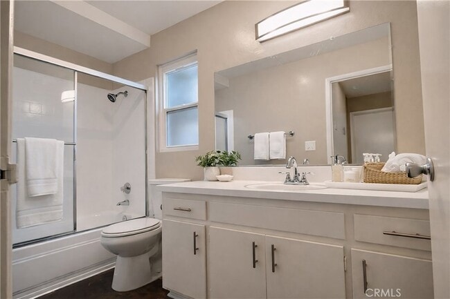 Building Photo - 15641 Tustin Village Way