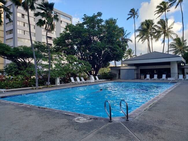 Olympic size pool, club house and jacuzzi - 300 Wai Nani Way