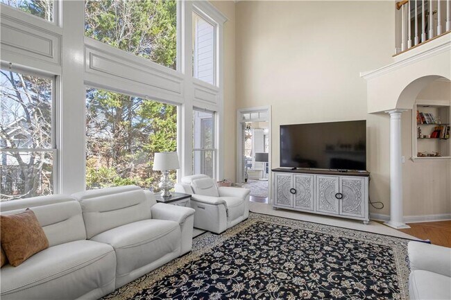 Building Photo - 5685 Lake Manor Trce