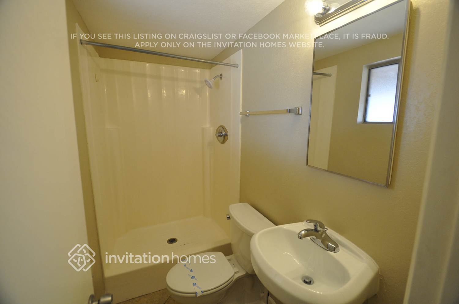 Building Photo - 3643 E Surrey Ave