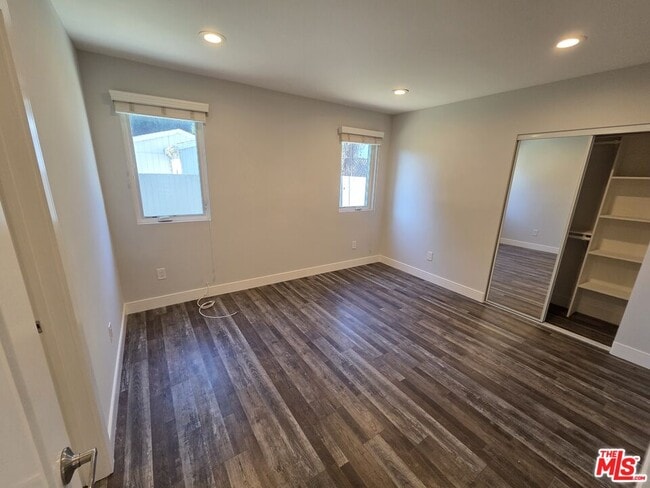 Building Photo - 1255 N Kingsley Dr