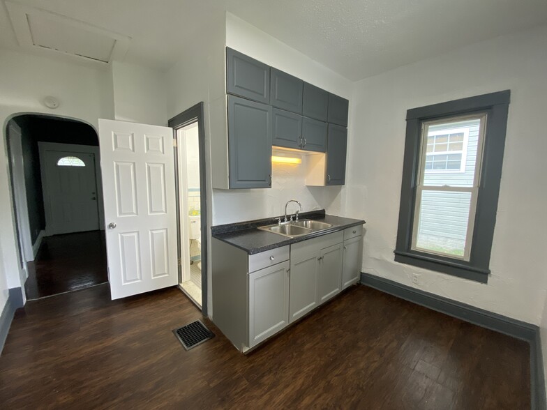 Building Photo - 576 Noble Ave