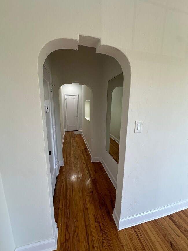 Building Photo - 1451 Ridgeley Dr