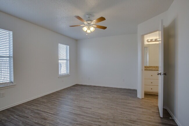 Building Photo - Nicely updated 3/2/2 in Cooper!