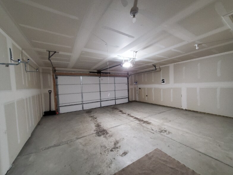 Building Photo - 372 Bozeman Trail