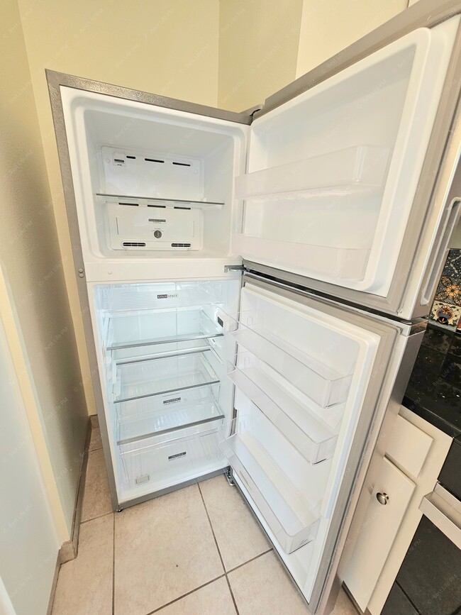 Building Photo - 7323 SE Rural St