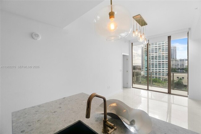 Building Photo - 2678 Tigertail Ave