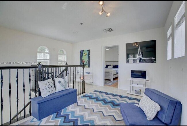 Building Photo - 601 NE 11th Ave