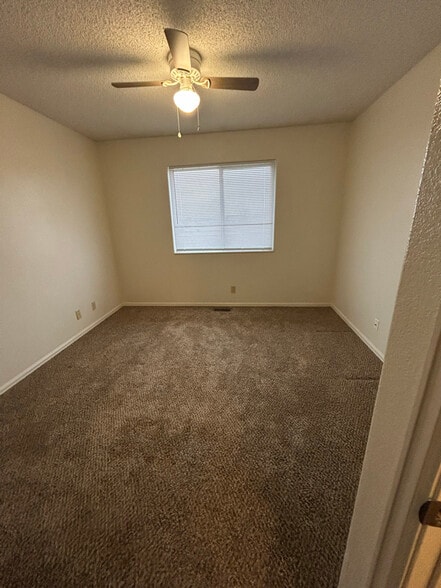 Building Photo - 895 S Knox Dr