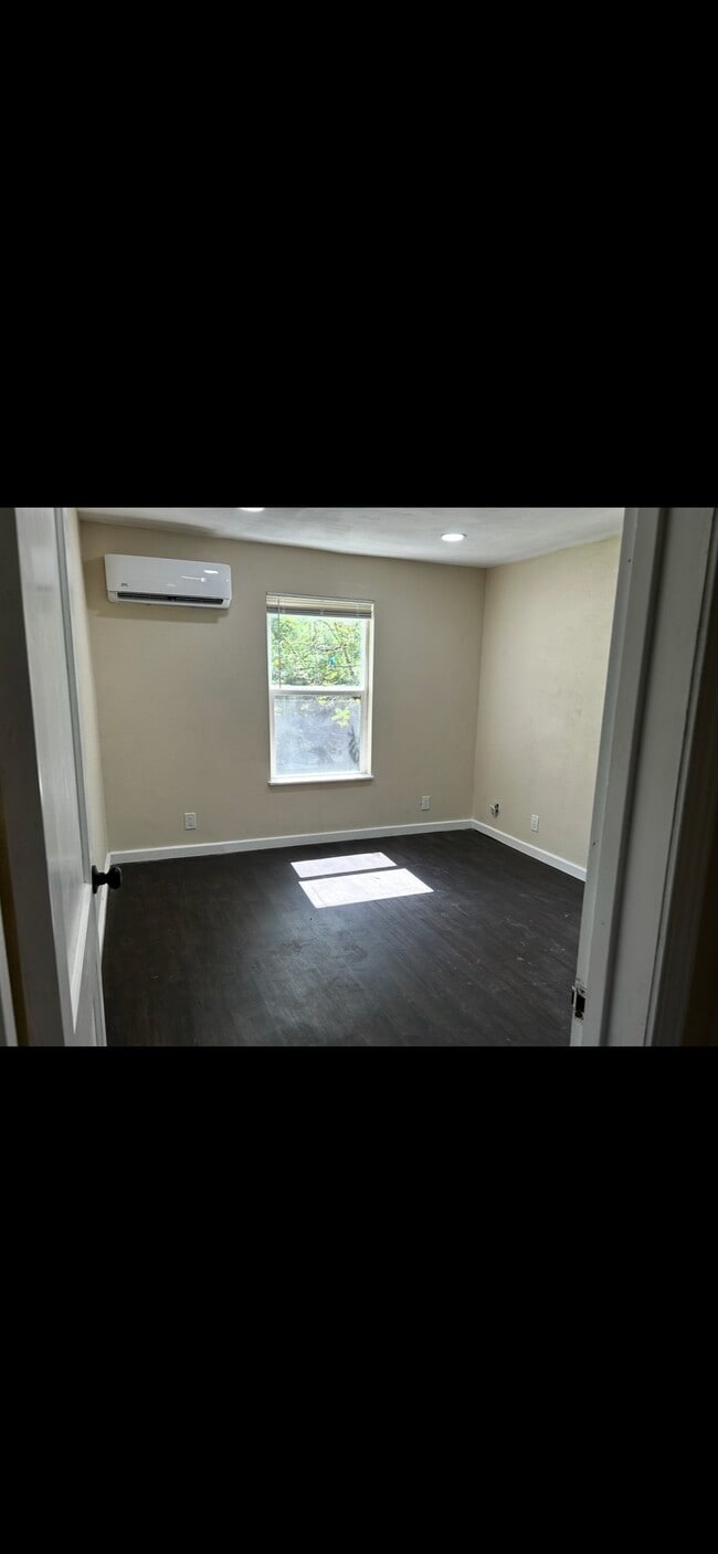 Building Photo - 12735 Willis Waukegan Rd