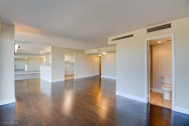 Building Photo - 3111 Bel Air Dr