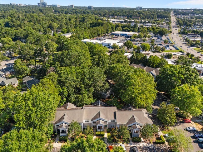 Building Photo - Two bedroom one bath apartment