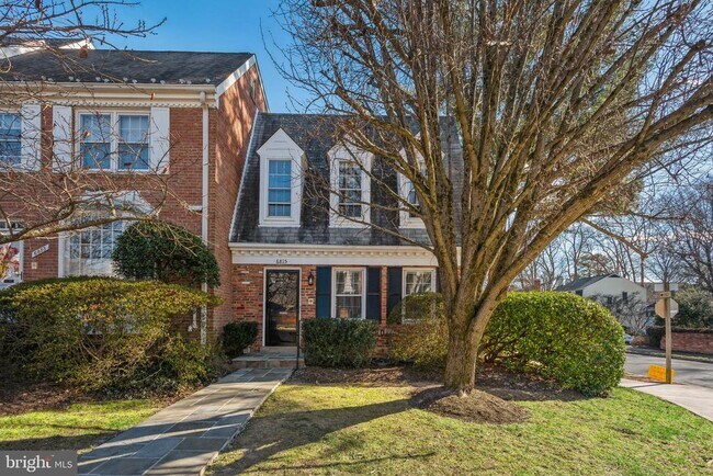 Building Photo - 6815 Melrose Dr