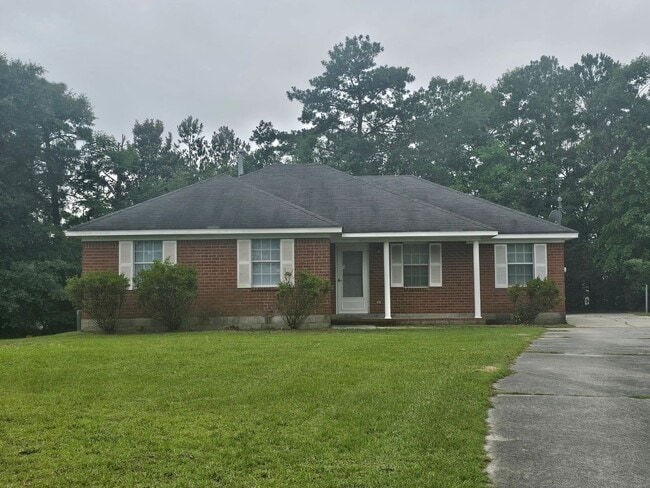 Building Photo - Single family home with covered front porc...