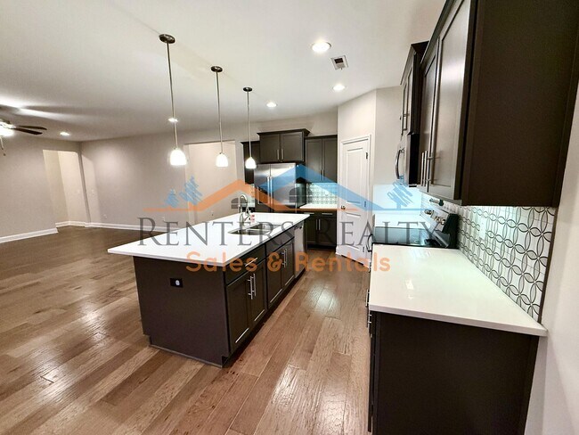 Building Photo - ? Beautiful Executive Home with 3-Car Garage + Incredible Outdoor Living ?
