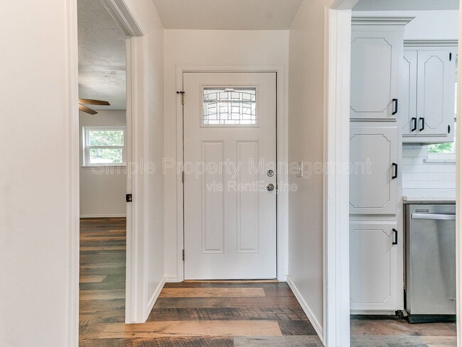 Building Photo - 2401 Fedderson Dr