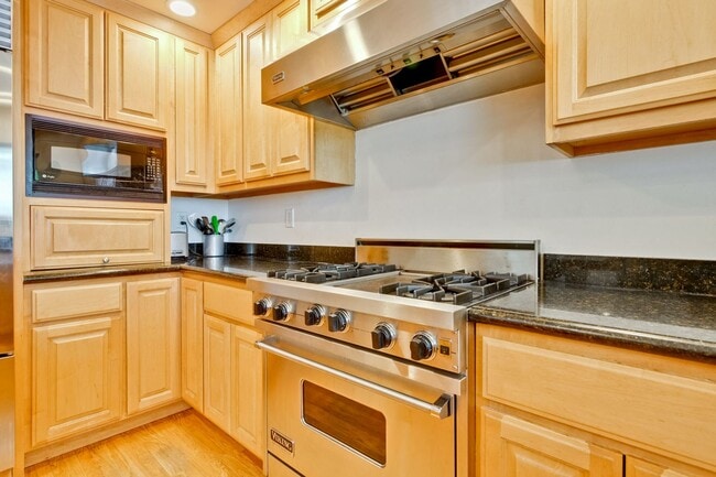 Building Photo - Amazing Midtown Home on a Quiet Cul-de-sac.