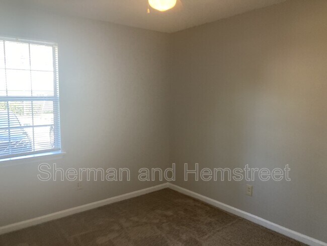 Building Photo - 310 Commons Dr
