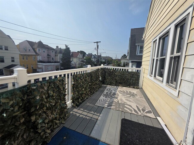 Building Photo - 81 Waring Pl