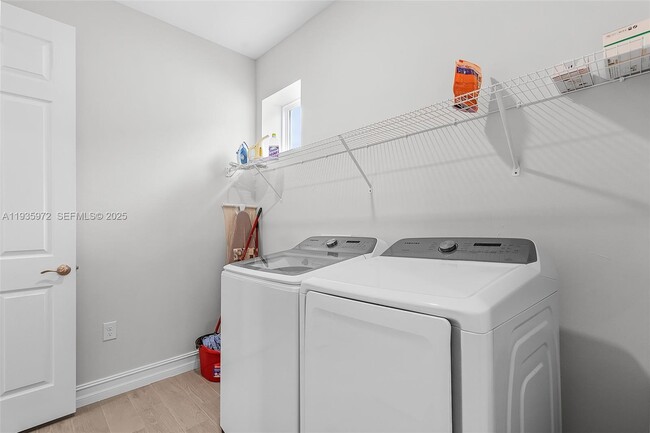 Building Photo - 425 Coral Reef Pl