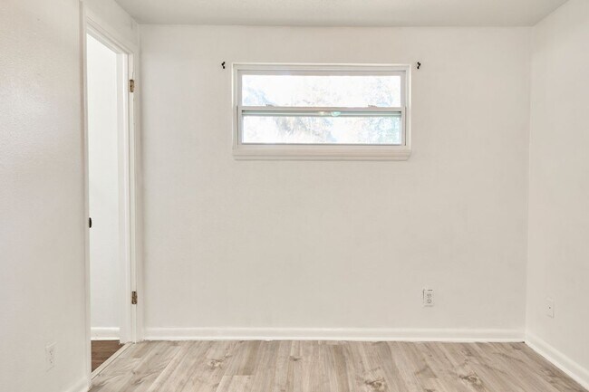 Building Photo - 395 Aurora Boulevard