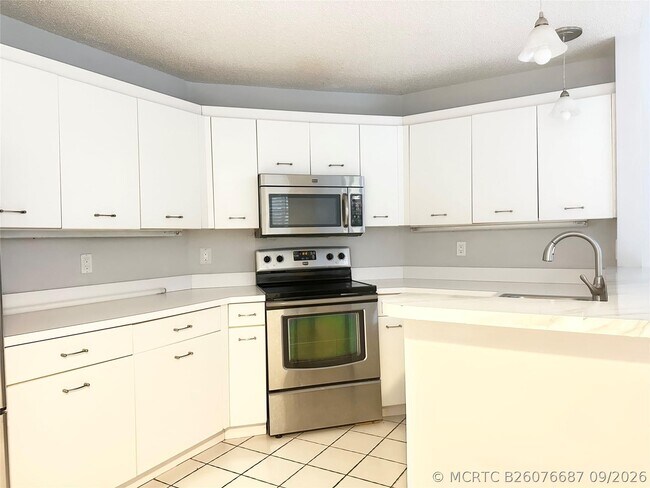 Building Photo - 10461 NW 12th Ct