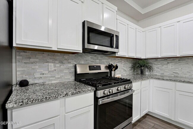 Building Photo - 12816 Linstead Ave