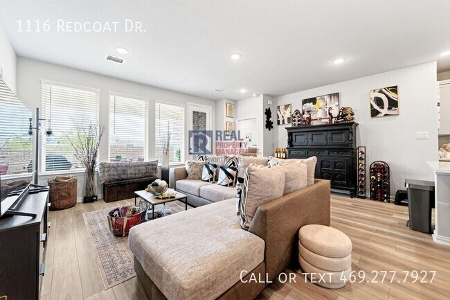 Building Photo - 1116 Redcoat Dr